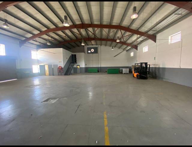 1,111M² WAREHOUSE TO LET IN PAARDEN EILAND